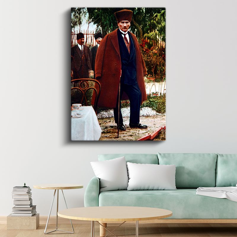 Kahverengi Paltolu Atatürk - Bahçede Bastonlu Kanvas Tablo