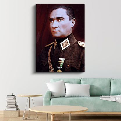 Askeri Üniformalı Atatürk - Madalyalı Portre Kanvas Tablo