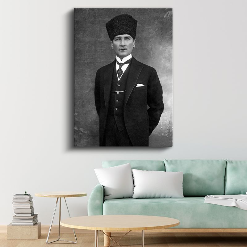 Siyah Kalpaklı Atatürk - Klasik Duruş Kanvas Tablo
