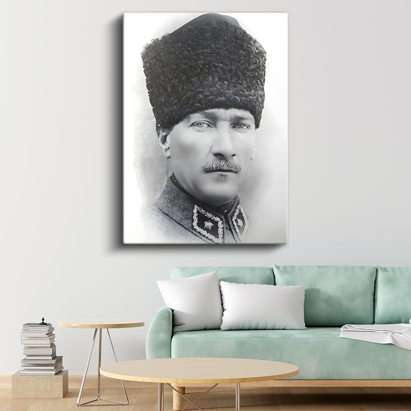 Kalpaklı Komutan - Beyaz Fonda Portre Kanvas Tablo