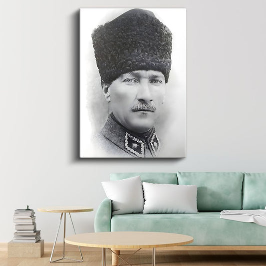 Kalpaklı Komutan - Beyaz Fonda Portre Kanvas Tablo