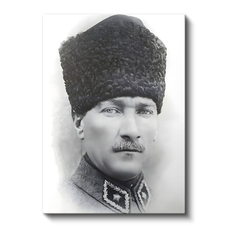 Kalpaklı Komutan - Beyaz Fonda Portre Kanvas Tablo