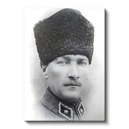 Kalpaklı Komutan - Beyaz Fonda Portre Kanvas Tablo