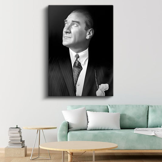 Yukarı Bakan Atatürk - Siyah Fonda Şık Portre Kanvas Tablo