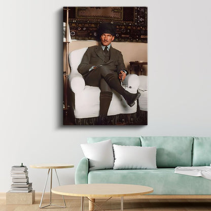 Koltukta Atatürk - Kalpaklı Resmi Kıyafet Kanvas Tablo