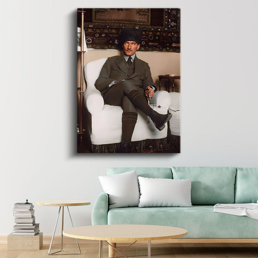 Koltukta Atatürk - Kalpaklı Resmi Kıyafet Kanvas Tablo