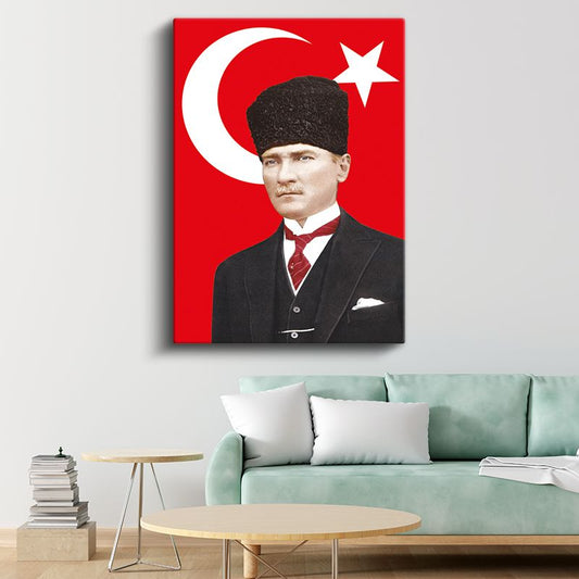 Türk Bayrağı Önünde Atatürk - Kalpaklı Resmi Portre Kanvas Tablo