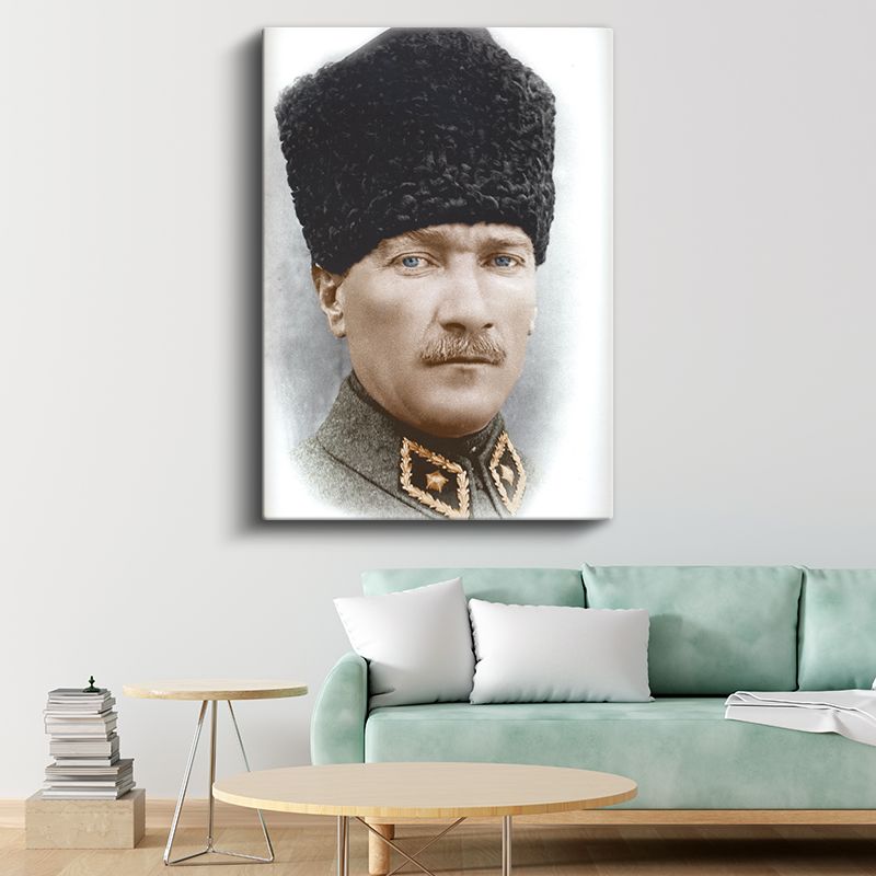 Kalpaklı Komutan - Renkli Askeri Portre Kanvas Tablo