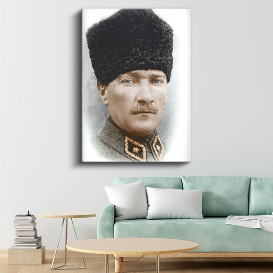 Kalpaklı Komutan - Renkli Askeri Portre Kanvas Tablo
