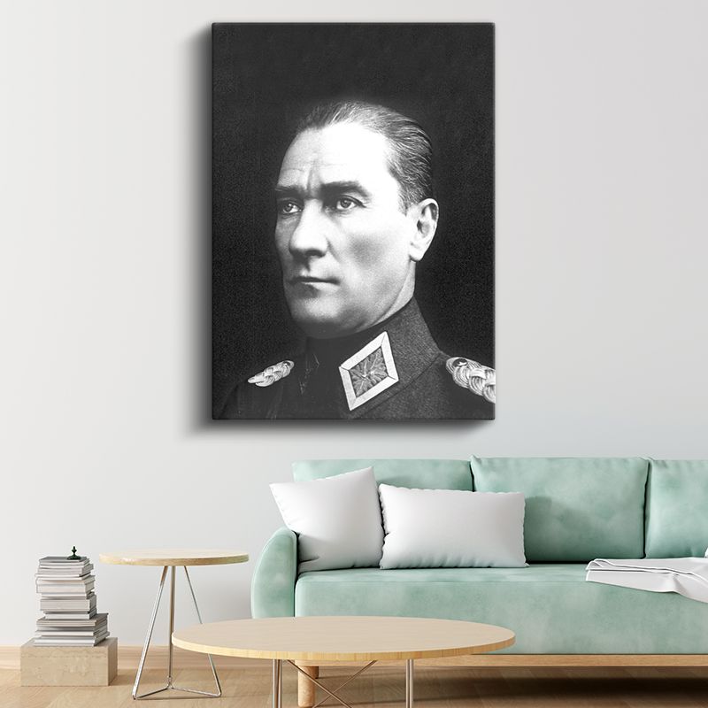 Siyah Fonda Atatürk - Askeri Üniforma Portresi Kanvas Tablo
