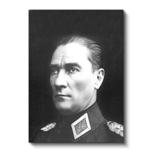 Siyah Fonda Atatürk - Askeri Üniforma Portresi Kanvas Tablo