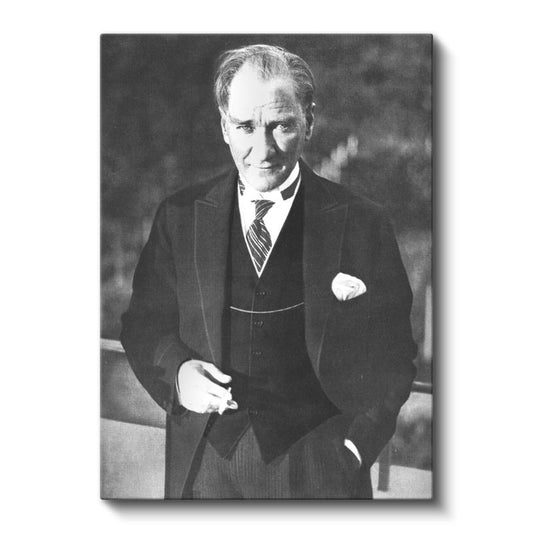Takım Elbiseli Atatürk - Siyah Beyaz Klasik Portre Kanvas Tablo