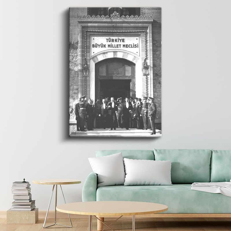 Meclis Kapısında Atatürk - Tarihi Fotoğraf Kanvas Tablo