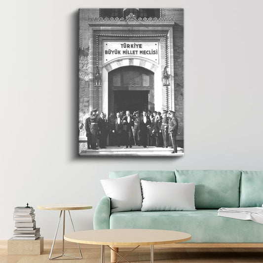 Meclis Kapısında Atatürk - Tarihi Fotoğraf Kanvas Tablo