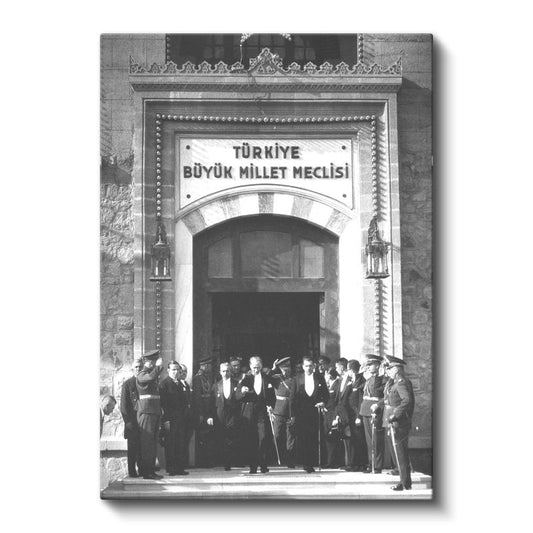 Meclis Kapısında Atatürk - Tarihi Fotoğraf Kanvas Tablo