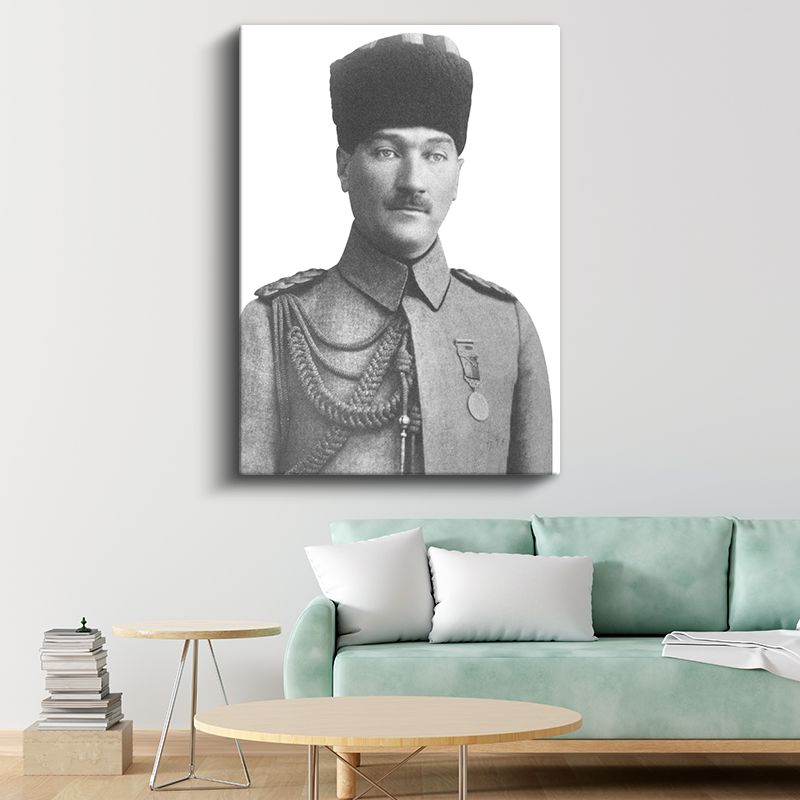 Genç Subay Atatürk - Kalpaklı Askeri Portre Kanvas Tablo