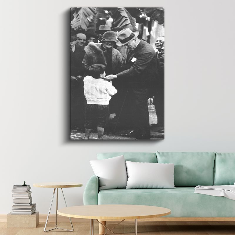 Çocuklarla Atatürk - Şapkalı Tarihi Anı Kanvas Tablo