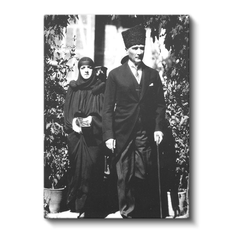 Kalpaklı Atatürk - Tarihi Fotoğraf Kanvas Tablo