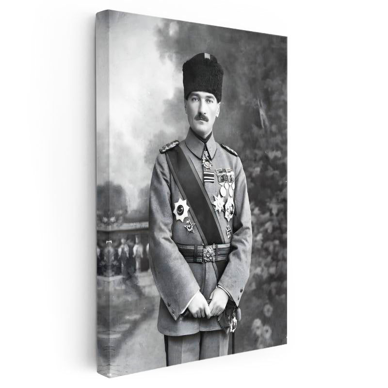 Dikey Kanvas Tablo Atatürk Madalyalı Mareşal Atatürk Tablosu Ev Ofis Duvar Dekoru