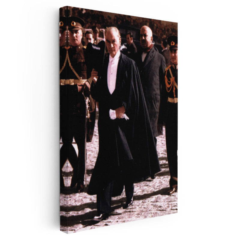 Dikey Kanvas Tablo Atatürk Pelerinli Kostüm Atatürk Tablosu Ev Ofis Duvar Dekoru