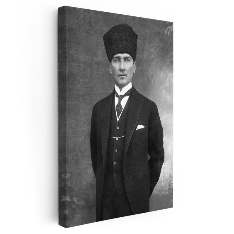 Dikey Kanvas Tablo Atatürk Kalpaklı Yelekli Takım Atatürk Tablosu Ev Ofis Duvar Dekoru