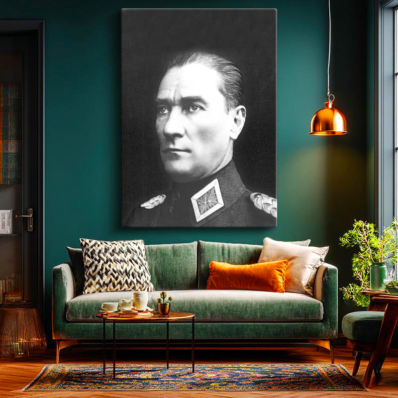 Dikey Kanvas Tablo Atatürk Üniformalı Yan Portre Atatürk Tablosu Ev Ofis Duvar Dekoru