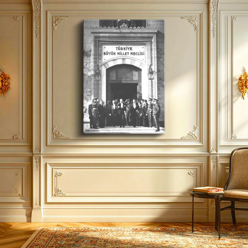 Dikey Kanvas Tablo TBMM Binası Önü Heyet Atatürk Tablosu Ev Ofis Duvar Dekoru