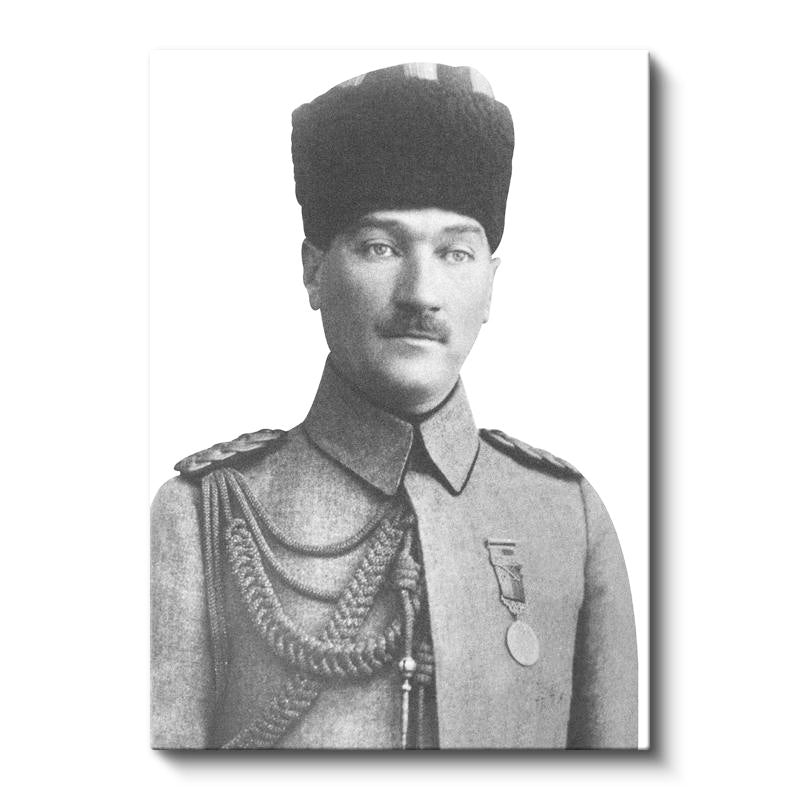 Dikey Kanvas Tablo Atatürk Kalpaklı Kordonlu Üniforma Atatürk Tablosu Ev Ofis Duvar Dekoru