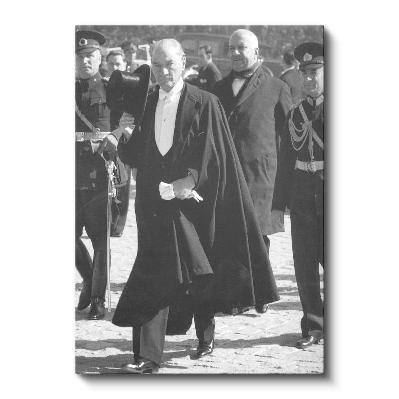 Dikey Kanvas Tablo Atatürk Silindir Şapkalı Selam Atatürk Tablosu Ev Ofis Duvar Dekoru