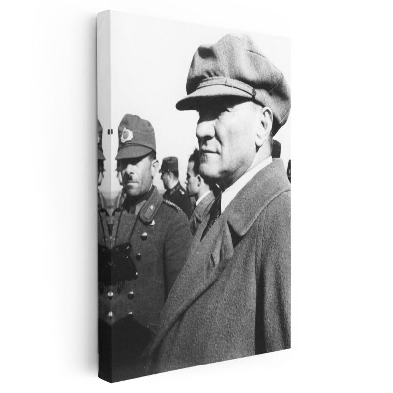 Dikey Kanvas Tablo Atatürk Kasketli Askeri Bakış Atatürk Tablosu Ev Ofis Duvar Dekoru
