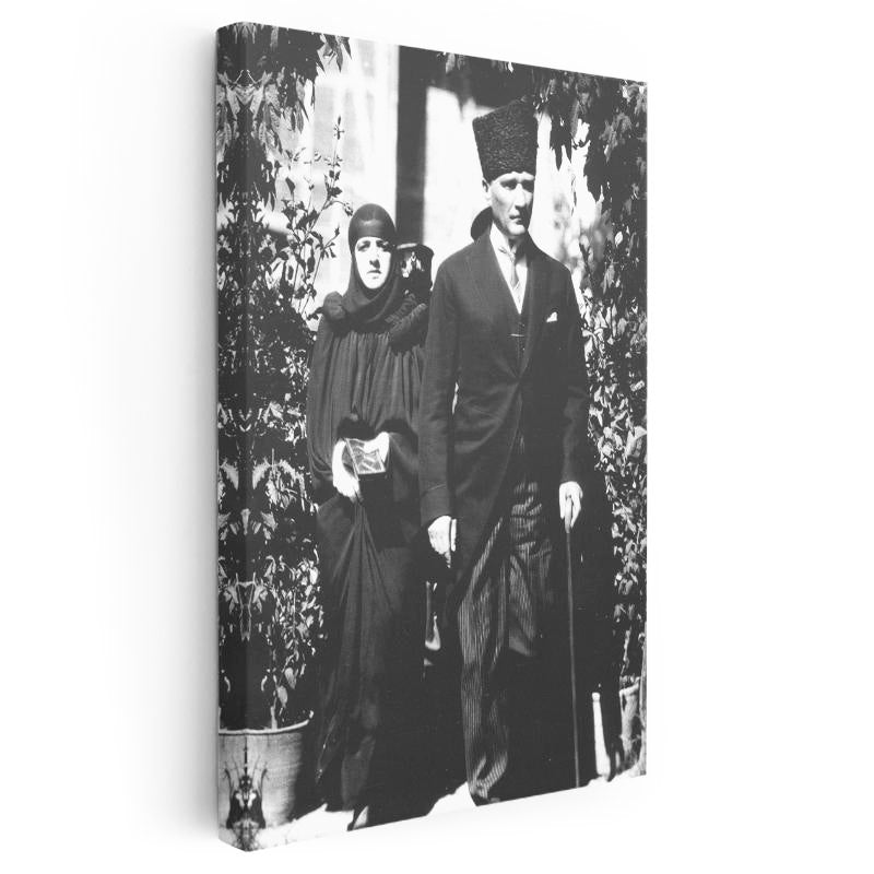 Dikey Kanvas Tablo Atatürk Eşiyle Yürüyüş Anı Atatürk Tablosu Ev Ofis Duvar Dekoru