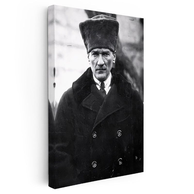 Dikey Kanvas Tablo Atatürk Kalpaklı Kürklü Palto Kışlık Atatürk Tablosu Ev Ofis Duvar Dekoru