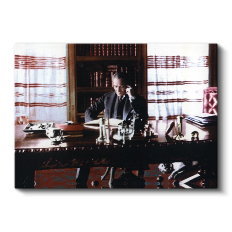 Atatürk ve Çankaya Köşkü - Liderlik Makamında Kanvas Tablo