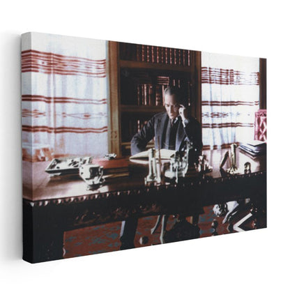 Atatürk ve Çankaya Köşkü - Liderlik Makamında Kanvas Tablo