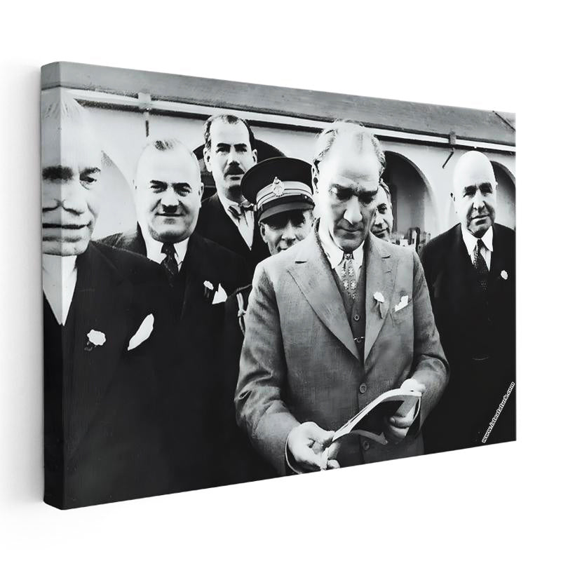 Yatay Kanvas Tablo Atatürk Heyetle Kitap İnceleme Atatürk Tablosu Ev Ofis Duvar Dekoru