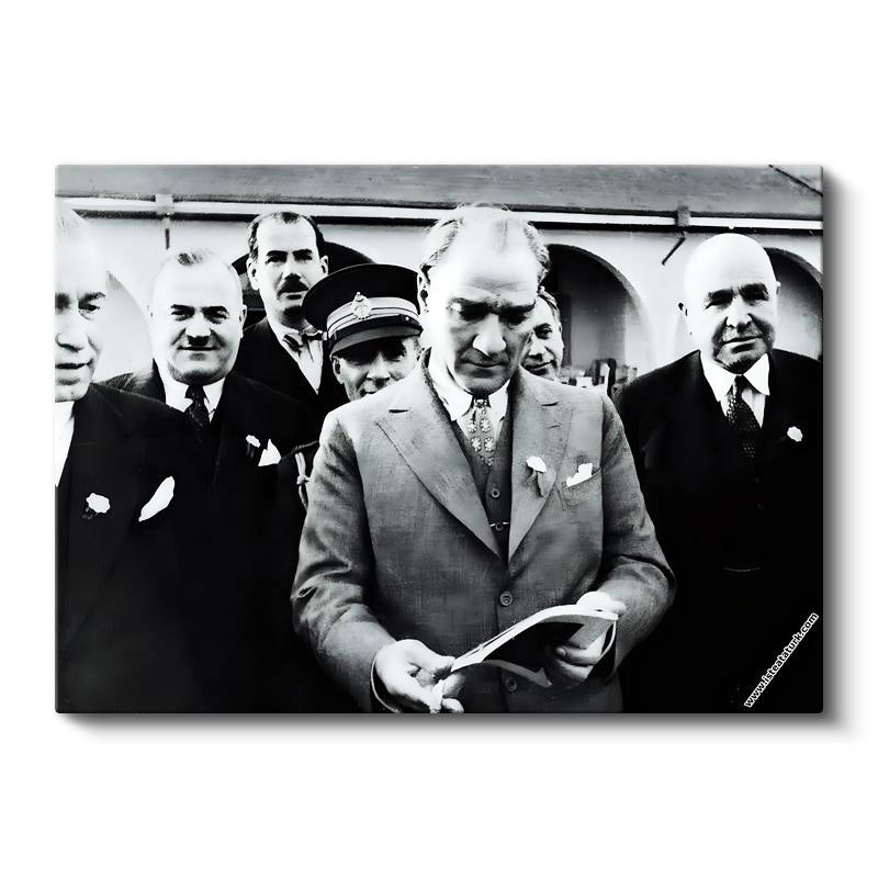 Yatay Kanvas Tablo Atatürk Heyetle Kitap İnceleme Atatürk Tablosu Ev Ofis Duvar Dekoru