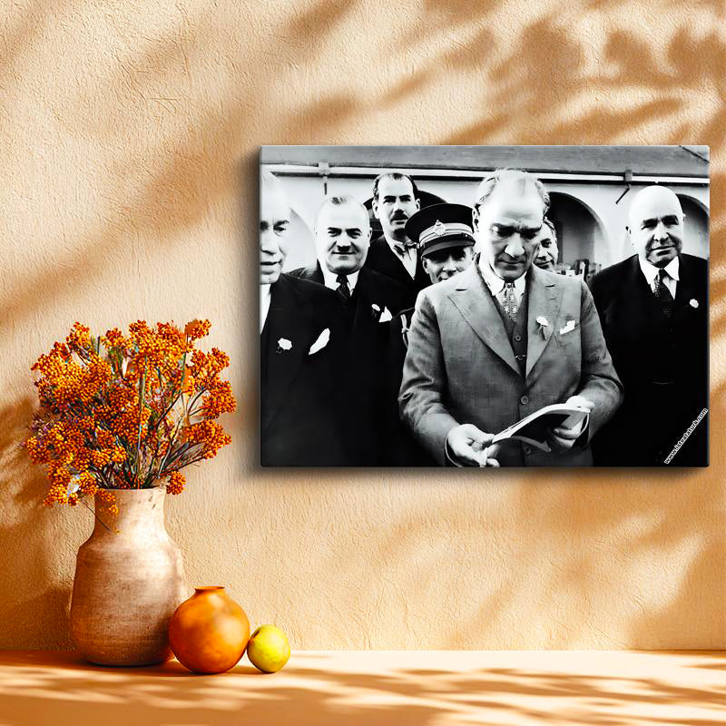 Yatay Kanvas Tablo Atatürk Heyetle Kitap İnceleme Atatürk Tablosu Ev Ofis Duvar Dekoru