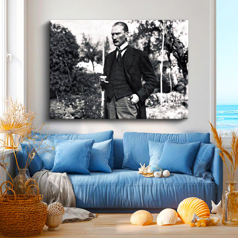 Yatay Kanvas Tablo Atatürk Bahçede Bastonlu Duruş Atatürk Tablosu Ev Ofis Duvar Dekoru