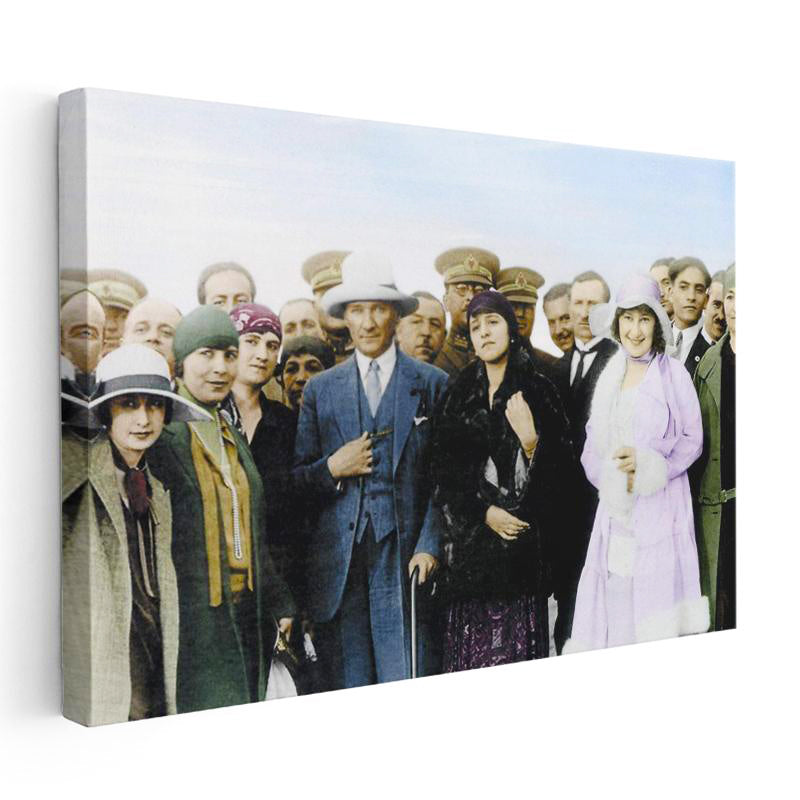 Yatay Kanvas Tablo Atatürk Beyaz Şapkalı Duruş Atatürk Tablosu Ev Ofis Duvar Dekoru