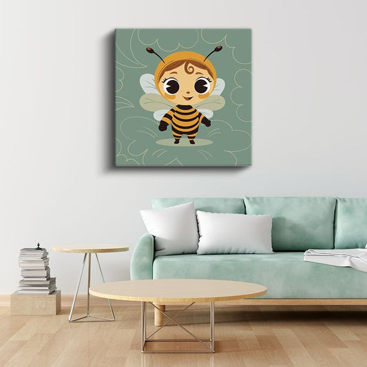 Sevimli Arı Kız - Yeşil Yapraklar Arasında Kanvas Tablo