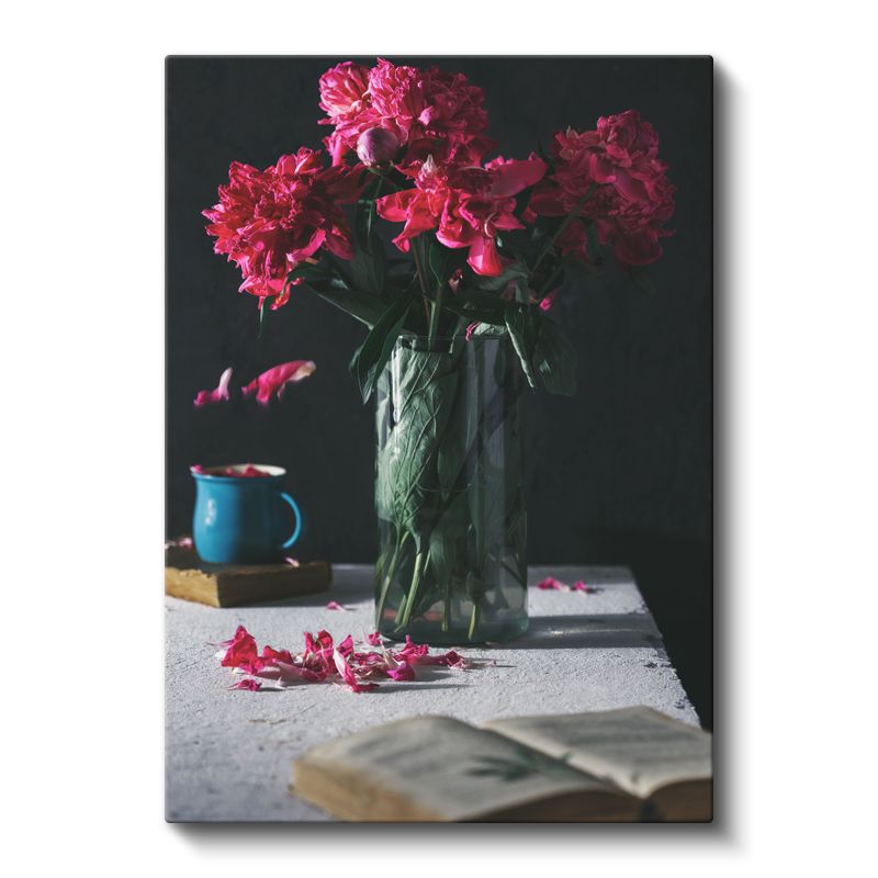 Kırmızı Şakayıklar - Dramatik Siyah Fonda Çiçek Aranjmanı Kanvas Tablo