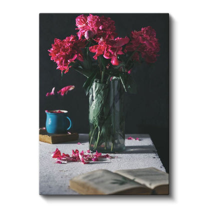 Kırmızı Şakayıklar - Dramatik Siyah Fonda Çiçek Aranjmanı Kanvas Tablo