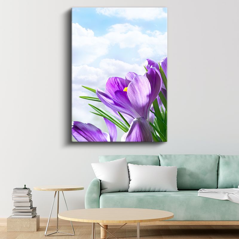 Bahar Çiğdemleri - Gökyüzü Fonunda Mor Çiçekler Kanvas Tablo