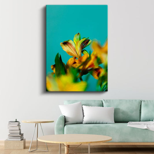 Turkuaz Gökyüzü Zambakları - Canlı Sarı Çiçek Kanvas Tablo