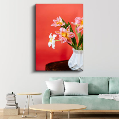 Pembe Çiçekler - Kırmızı Fonda Beyaz Vazoda Buket Kanvas Tablo