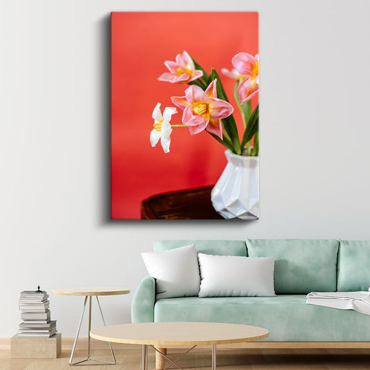 Pembe Çiçekler - Kırmızı Fonda Beyaz Vazoda Buket Kanvas Tablo