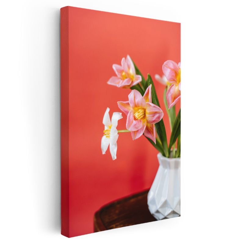 Pembe Çiçekler - Kırmızı Fonda Beyaz Vazoda Buket Kanvas Tablo