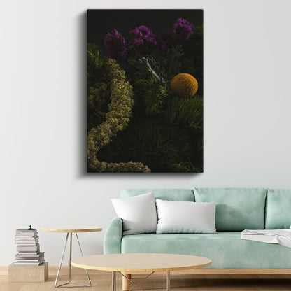 Yeşil Bahçe - Karanlık Fonda Yosun ve Çiçekler Kanvas Tablo