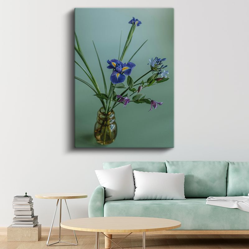 İris Buketi - Zarif Mavi Çiçekler Cam Vazoda Kanvas Tablo