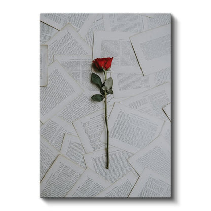 Edebiyat Gülü - Kitap Sayfaları Üzerinde Kırmızı Gül Kanvas Tablo